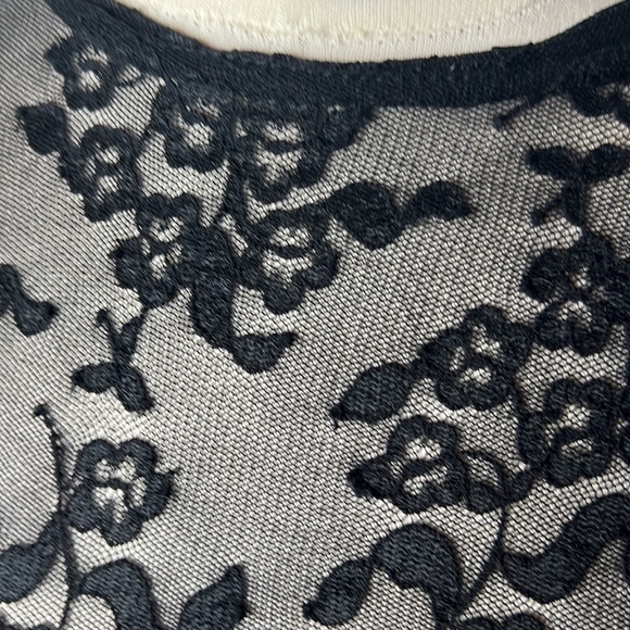 Cabi Longe Sleeve lace Tee - Picture 9 of 11